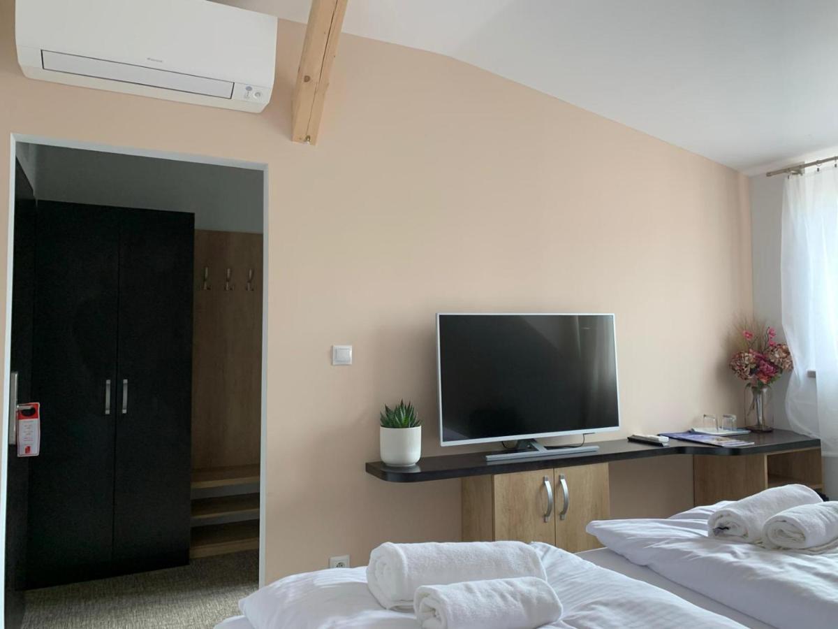 Penzion U Broucka Milevsko Ngoại thất bức ảnh